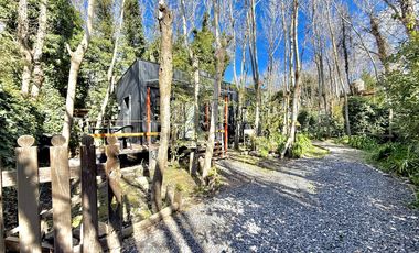 Dos casas en el bosque de Mar de Cobo