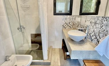 Dos casas en el bosque de Mar de Cobo