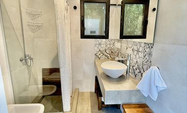 Dos casas en el bosque de Mar de Cobo