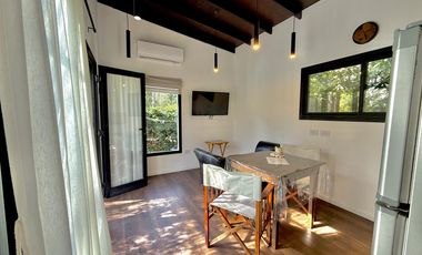 Dos casas en el bosque de Mar de Cobo