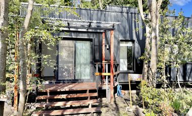 Dos casas en el bosque de Mar de Cobo