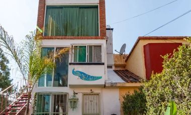 📈 Inversión Rentable: Casa con 3 Depas Loft Rentados en La Troje 1 – $2,500,000