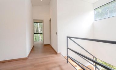 Venta de casa campestre en Rionegro con 4 alcobas y terraza