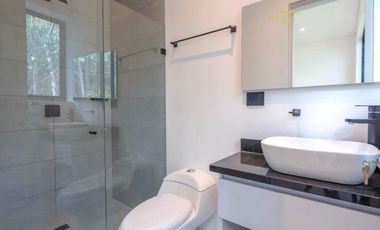 Venta de casa campestre en Rionegro con 4 alcobas y terraza