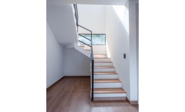 Venta de casa campestre en Rionegro con 4 alcobas y terraza