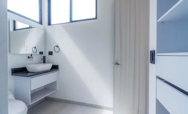 Venta de casa campestre en Rionegro con 4 alcobas y terraza