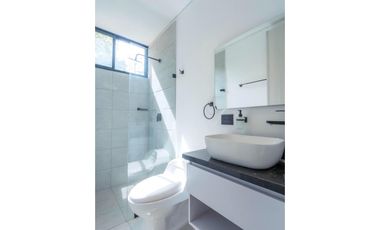 Venta de casa campestre en Rionegro con 4 alcobas y terraza