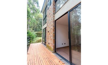 Venta de casa campestre en Rionegro con 4 alcobas y terraza