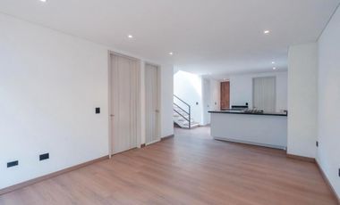 Venta de casa campestre en Rionegro con 4 alcobas y terraza