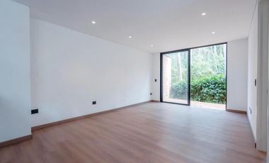 Venta de casa campestre en Rionegro con 4 alcobas y terraza