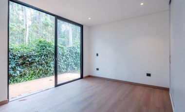 Venta de casa campestre en Rionegro con 4 alcobas y terraza