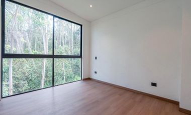 Venta de casa campestre en Rionegro con 4 alcobas y terraza