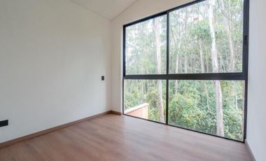 Venta de casa campestre en Rionegro con 4 alcobas y terraza