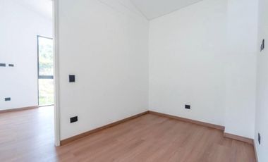 Venta de casa campestre en Rionegro con 4 alcobas y terraza