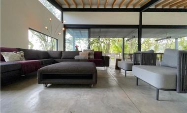 CASA EN VENTA, CON GRAN TERRENO