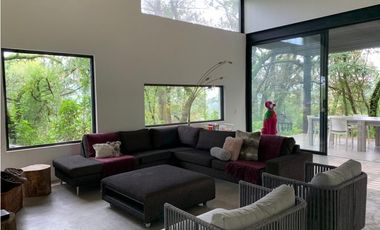 CASA EN VENTA, CON GRAN TERRENO