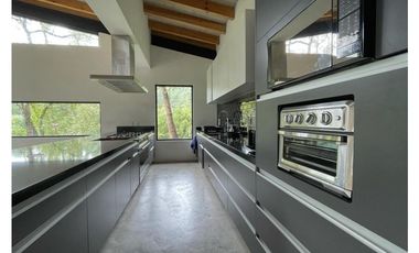 CASA EN VENTA, CON GRAN TERRENO