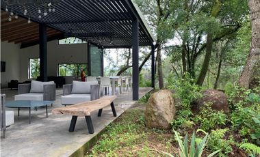 CASA EN VENTA, CON GRAN TERRENO