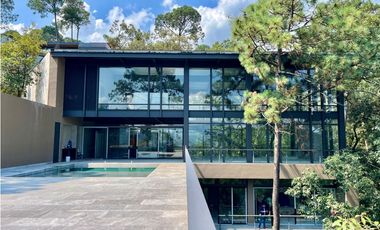 CASA EN VENTA, AVANDARO, LAGO Y BOSQUE