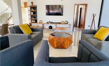 CASA EN RENTA FONTANA AVANDARO