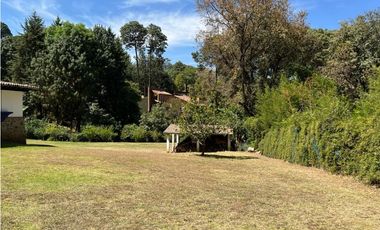 CASA EN VENTA CON GRAN JARDIN