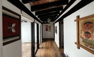 CASA EN VENTA CON GRAN JARDIN