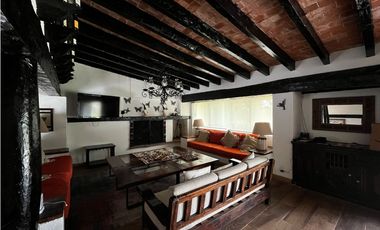 CASA EN VENTA CON GRAN JARDIN