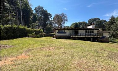 CASA EN VENTA CON GRAN JARDIN