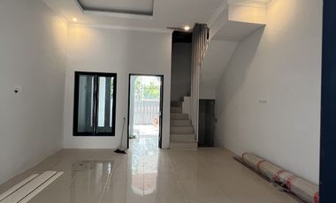 Rumah Baru selangkah dari Raya A. Yani Surabaya Kertomenanggal Gayungan