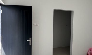 Rumah Baru selangkah dari Raya A. Yani Surabaya Kertomenanggal Gayungan