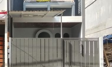 Rumah Baru selangkah dari Raya A. Yani Surabaya Kertomenanggal Gayungan