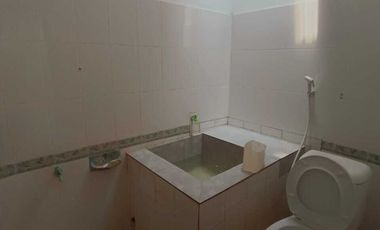 Disewakan rumah siap huni di taman harapan baru bekas