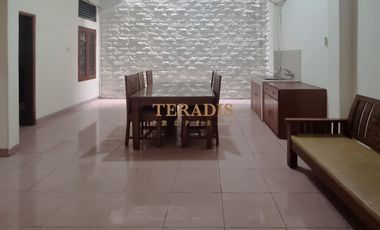 DISEWAKAN RUMAH DI KAWASAN PONDOK INDAH