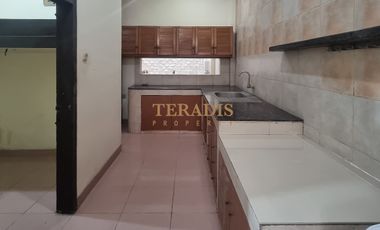 DISEWAKAN RUMAH DI KAWASAN PONDOK INDAH