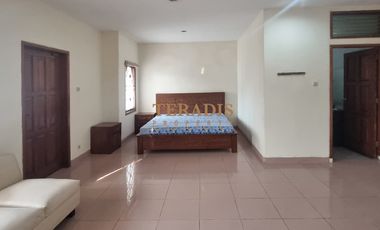 DISEWAKAN RUMAH DI KAWASAN PONDOK INDAH