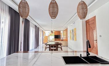 Villa Mewah Baru 3 Lantai View Laut di Nusa Dua Bali