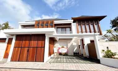 Villa Mewah Baru 3 Lantai View Laut di Nusa Dua Bali