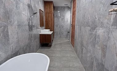 Villa Mewah Baru 3 Lantai View Laut di Nusa Dua Bali