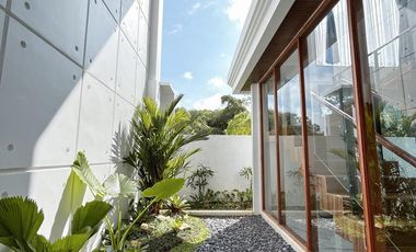 Villa Mewah Baru 3 Lantai View Laut di Nusa Dua Bali