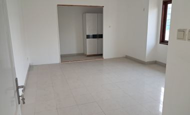 Disewakan Rumah Hook Terenovasi di Pluit Timur Residence Jakarta Utara