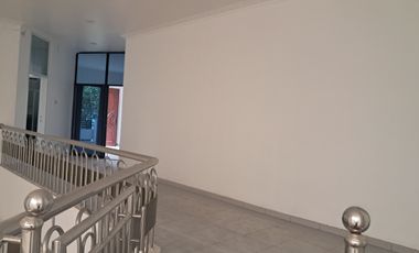 Disewakan Rumah Hook Terenovasi di Pluit Timur Residence Jakarta Utara