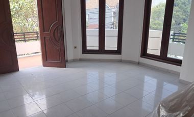 Disewakan Rumah Hook Terenovasi di Pluit Timur Residence Jakarta Utara