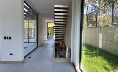 CASA DE LUJO CON PISCINA, CHALLUABAMBA