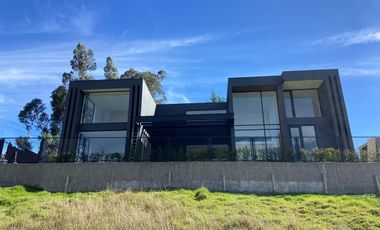 CASA DE LUJO CON PISCINA, CHALLUABAMBA