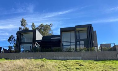 CASA DE LUJO CON PISCINA, CHALLUABAMBA
