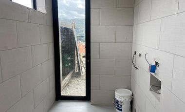 CASA DE LUJO CON PISCINA, CHALLUABAMBA