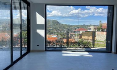 CASA DE LUJO CON PISCINA, CHALLUABAMBA