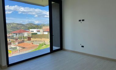 CASA DE LUJO CON PISCINA, CHALLUABAMBA