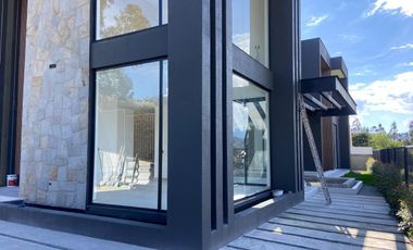 CASA DE LUJO CON PISCINA, CHALLUABAMBA