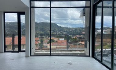 CASA DE LUJO CON PISCINA, CHALLUABAMBA